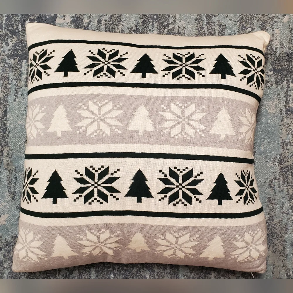Holiday Snowflake TREE Christmas Pillow Removeable Cover NEW